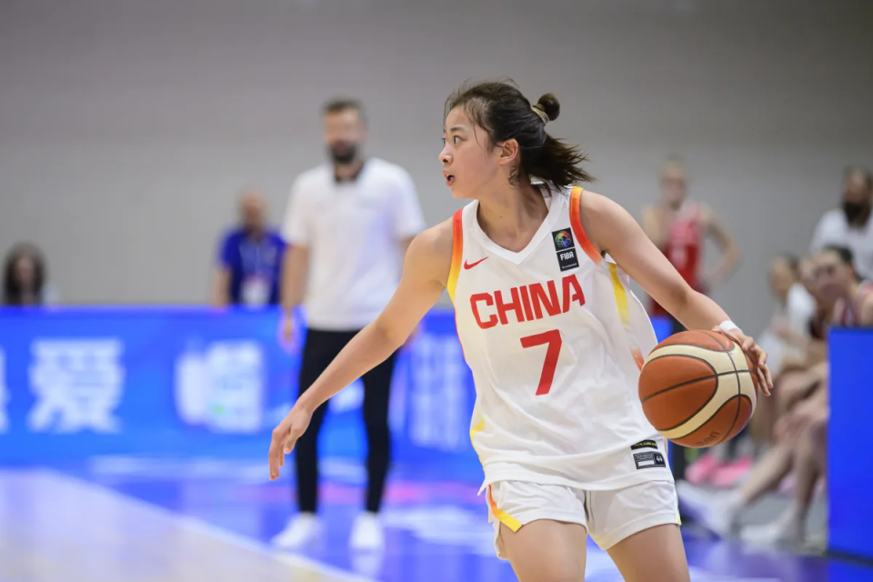 中国女篮集, 入选这期的, 球员